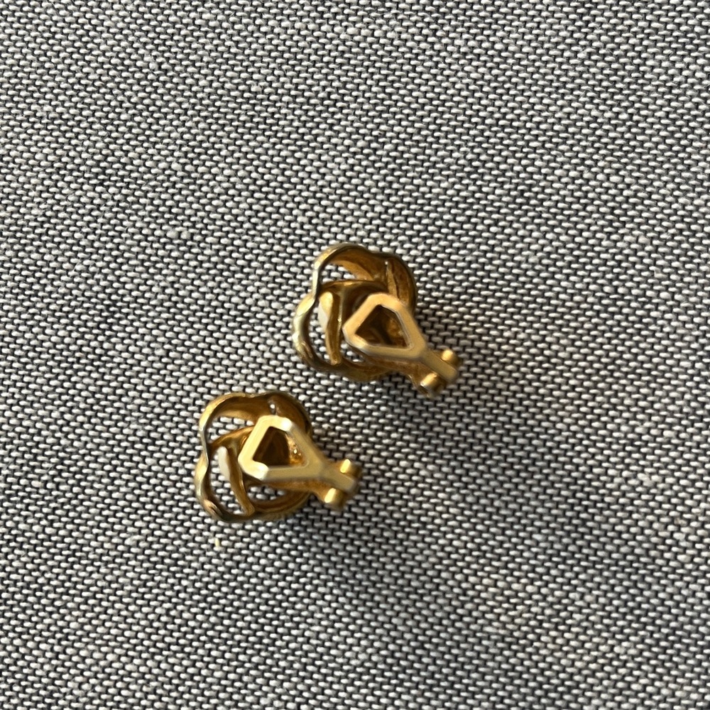 Elegant Gold and Pearl Earrings - Picture 2 of 3